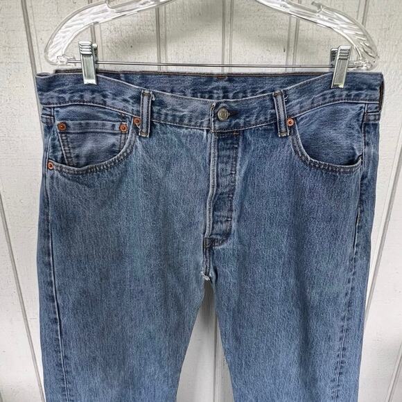 Levi’s 501 button fly 36/30
CutWeek 0418 Distressed 
Medium wash - Picture 3 of 9